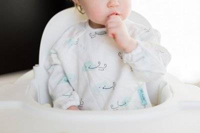 TinyTwinkle Нагрудник TinyTwinkle с рукавами Облака TT-SU-1007