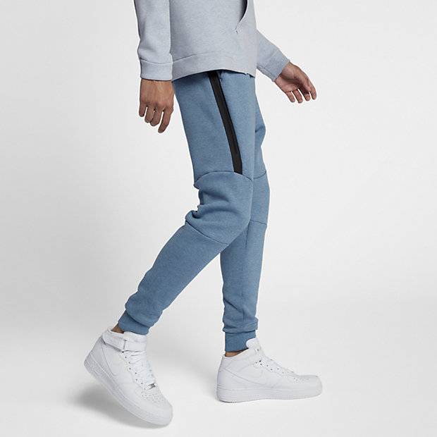 Джоггеры Nike Tech