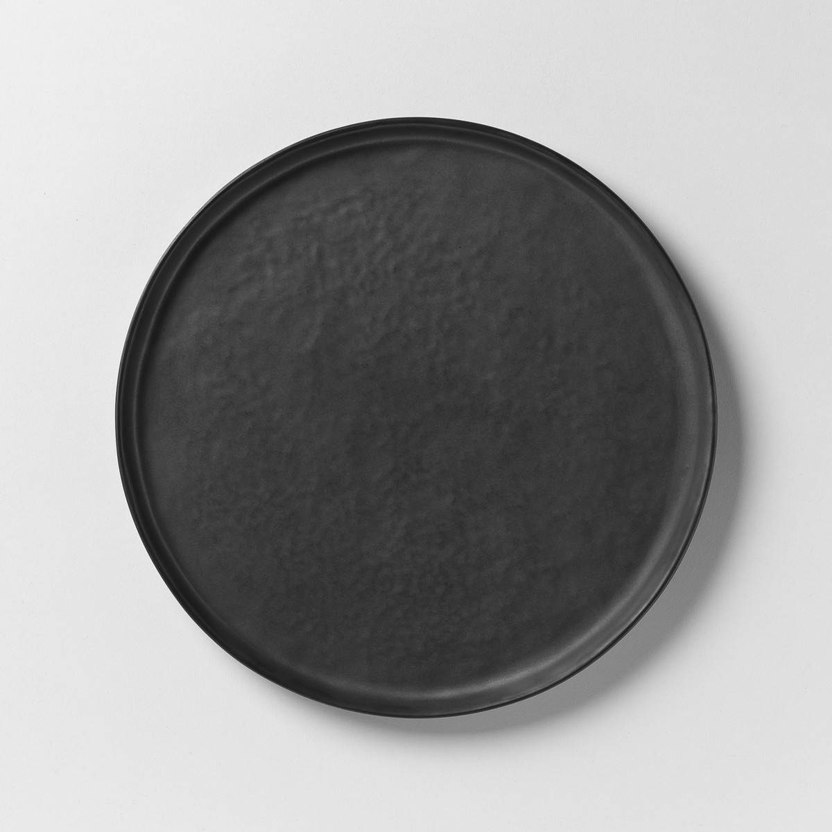 Flat plate. Черные керамические тарелки. Матовые тарелки. Тарелка плоская черная керамическая. Черная керамика тарелка сверху.