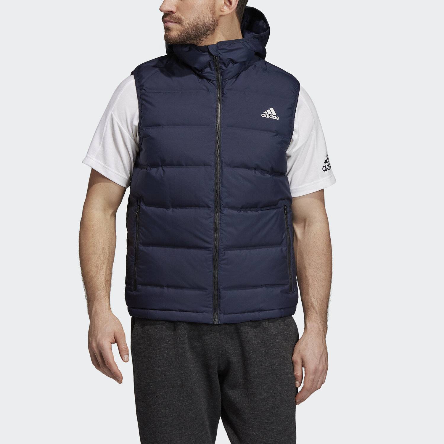 Жилет адидас мужской. Adidas утепленный жилет Helionic. Adidas Helionic Vest. Adidas bq2006 жилет. Жилетка adidas Performance мужская.